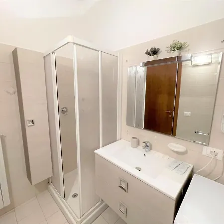 Ferienwohnung DesenzanoLoft Le Petit Bijou Desenzano Desenzano del Garda Exterior foto