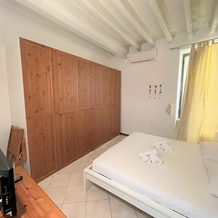 Ferienwohnung DesenzanoLoft Le Petit Bijou Desenzano Desenzano del Garda Exterior foto