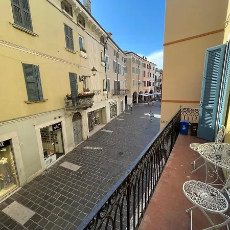 Ferienwohnung DesenzanoLoft Le Petit Bijou Desenzano Desenzano del Garda Exterior foto