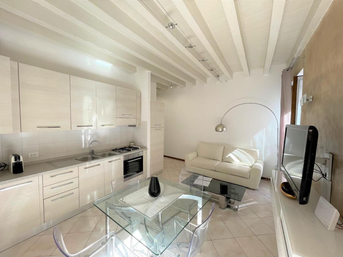 Desenzanoloft Le Petit Bijou Desenzano Apartment Desenzano del Garda